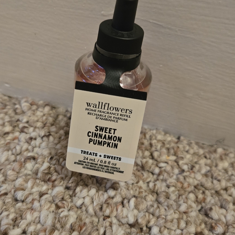 Bath & Body Works Sweet Cinamon Pumpkin Wallflower Refill